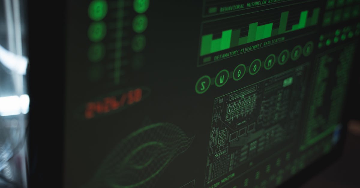 Écran d'ordinateur affichant du code informatique avec un cadenas de sécurité numérique superposé