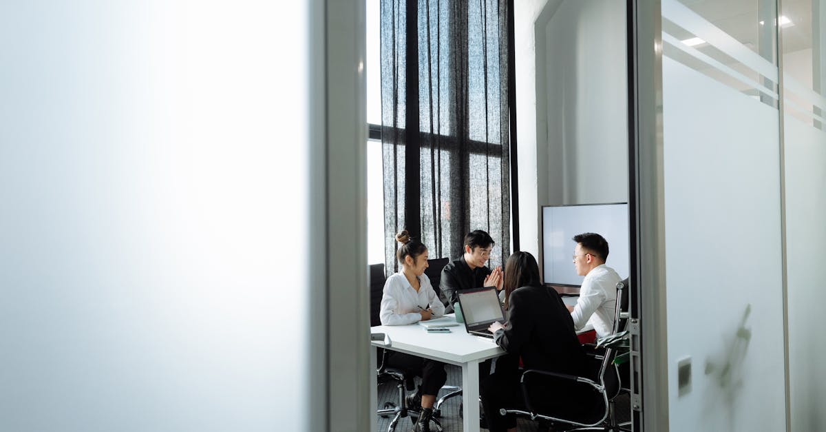 Derrière les Murs de Verre : Pourquoi l'IA a un Appétit pour l'Espace Physique