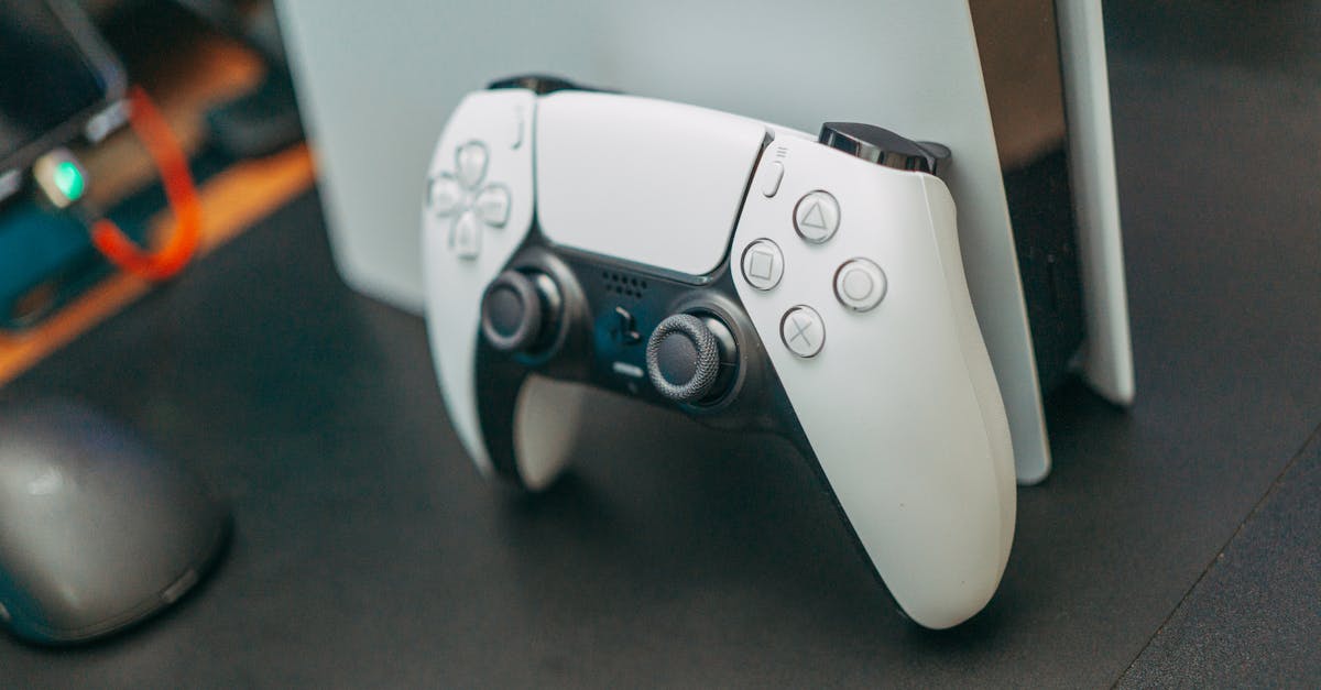 Gros plan sur une console de jeu vidéo moderne, symbolisant l'innovation et l'anticipation du marché